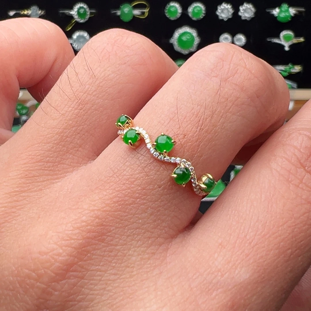 翡翠18K金镶嵌戒指5个蛋面
