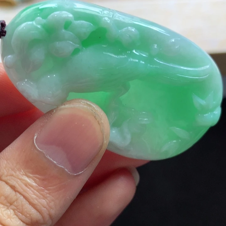 翡翠未镶嵌颈饰吊坠