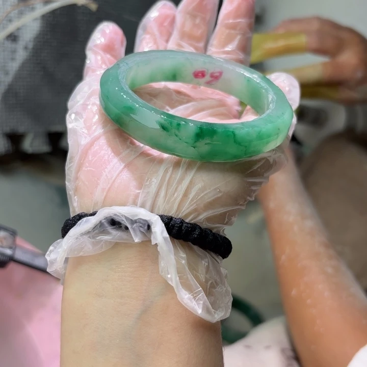 石英质玉手镯未镶嵌鸢****海定制