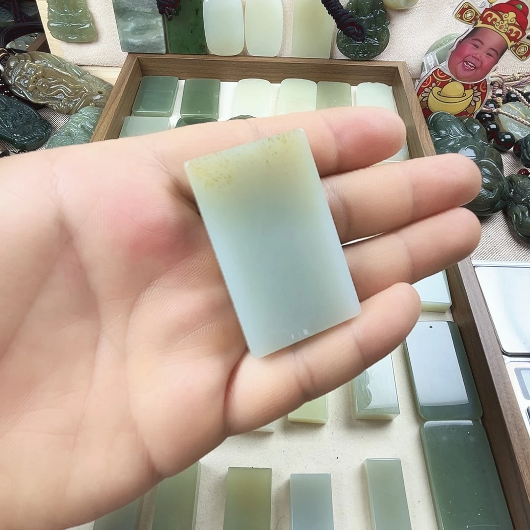 提***锅和田玉未镶嵌颈饰