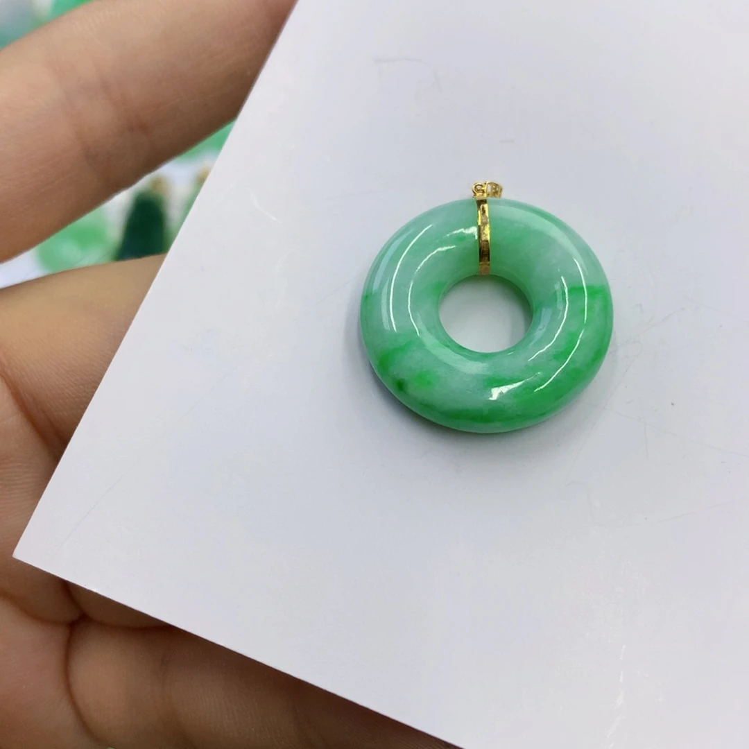 翡翠18K金镶嵌颈饰翡翠