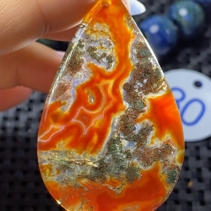 玛瑙/玉髓颈饰未镶嵌是**倒