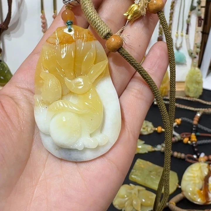 媛***）蛇纹石玉未镶嵌颈饰