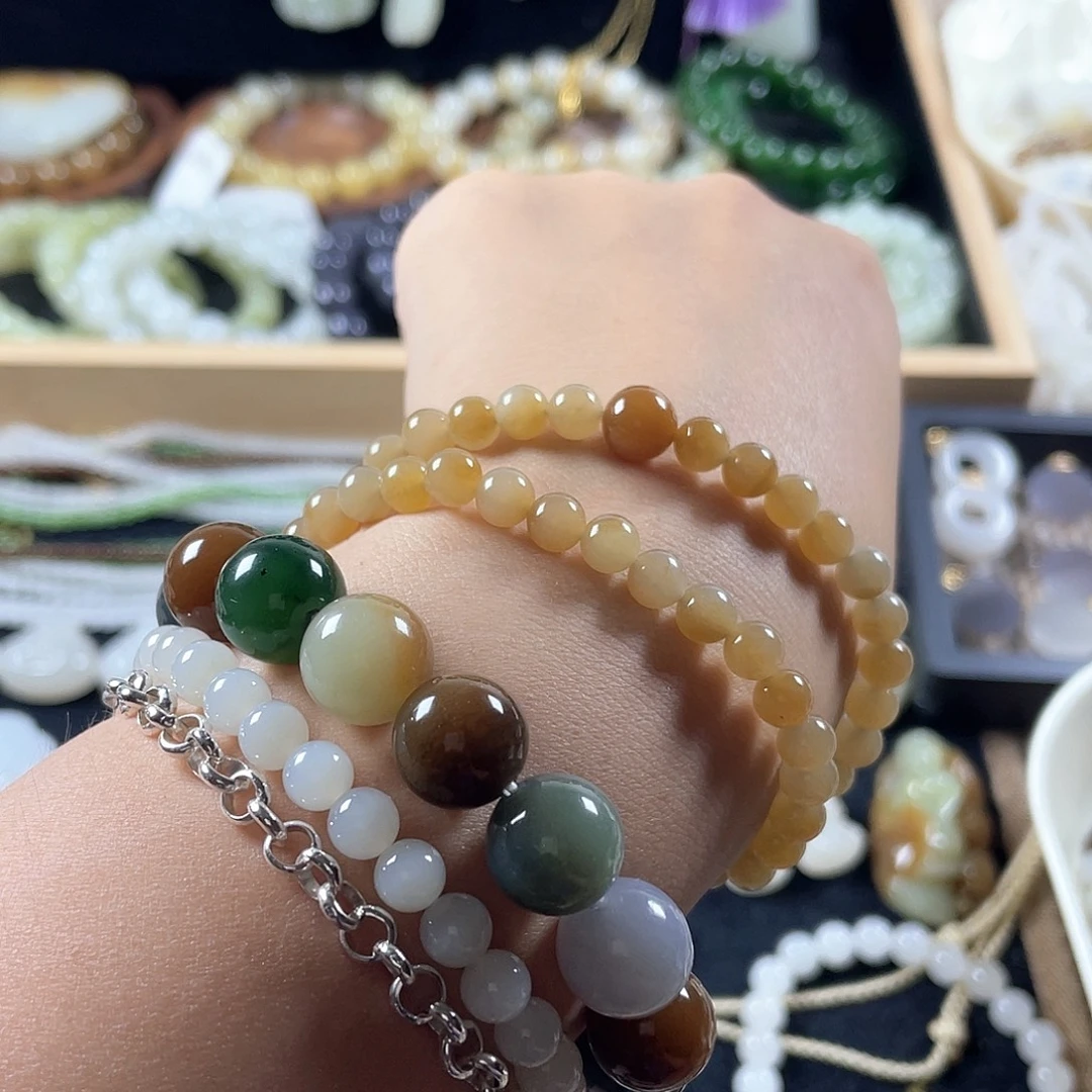 好****和田玉18K金镶嵌颈饰