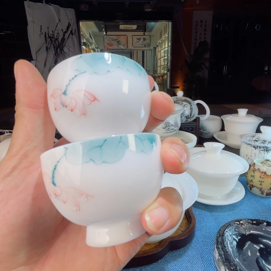 清***盏手绘的画风和色彩的变化都让我觉得很