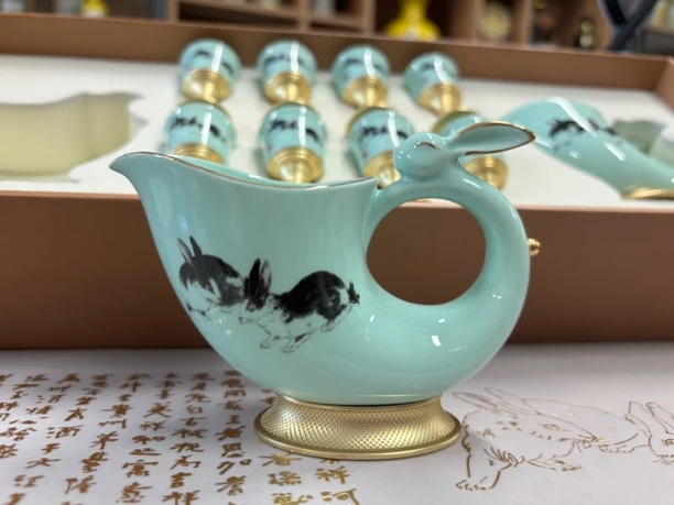 茅台文旅·玉兔呈祥分酒器(一个)