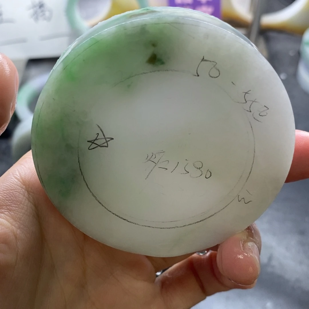 定制翡翠未镶嵌翡翠手镯