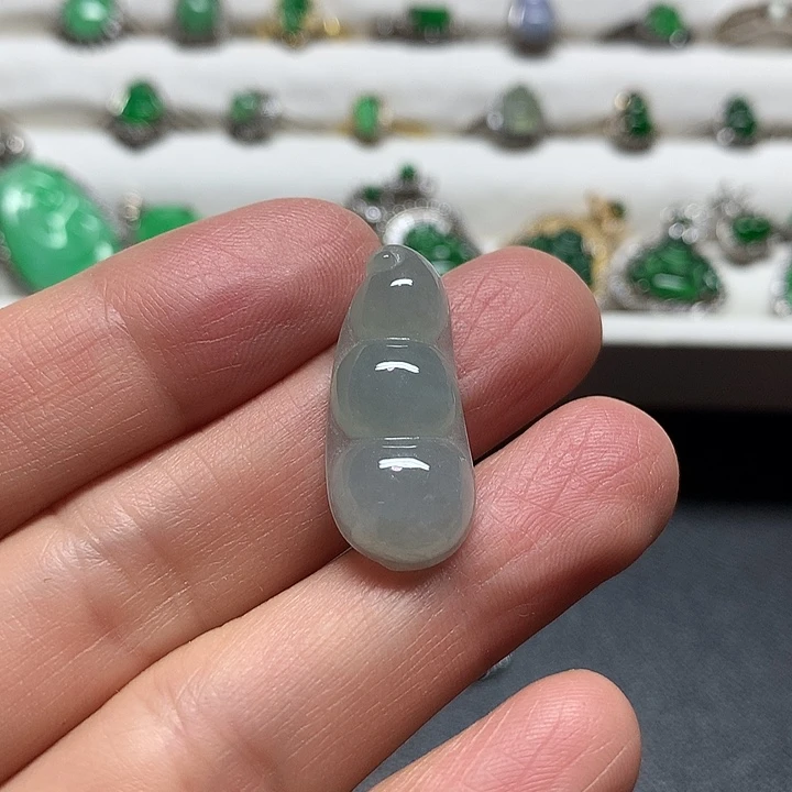 翡翠未镶嵌颈饰吊坠