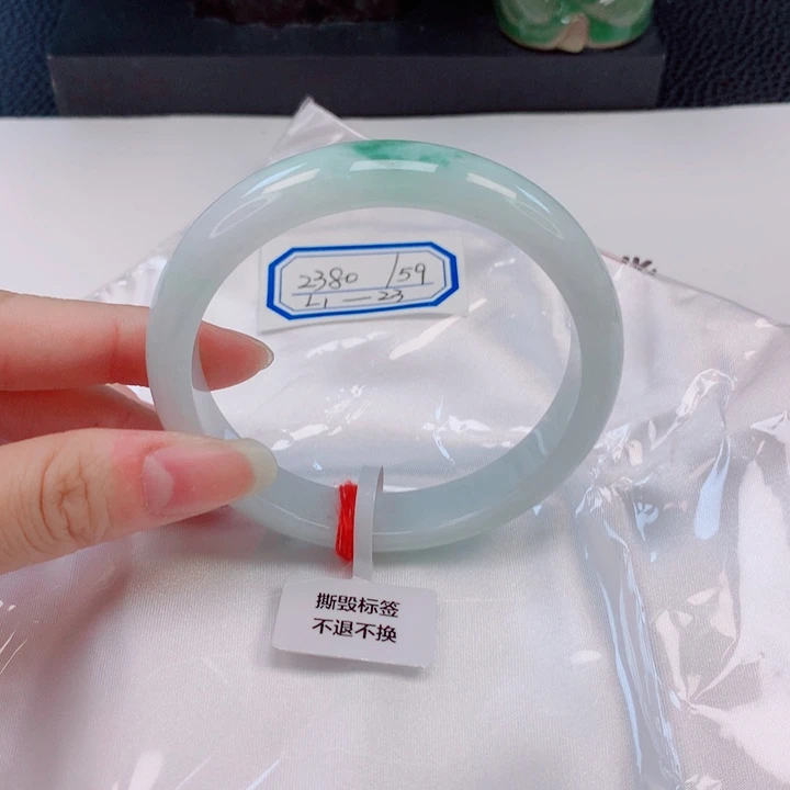 L***n未镶嵌手镯翡翠58-59圈