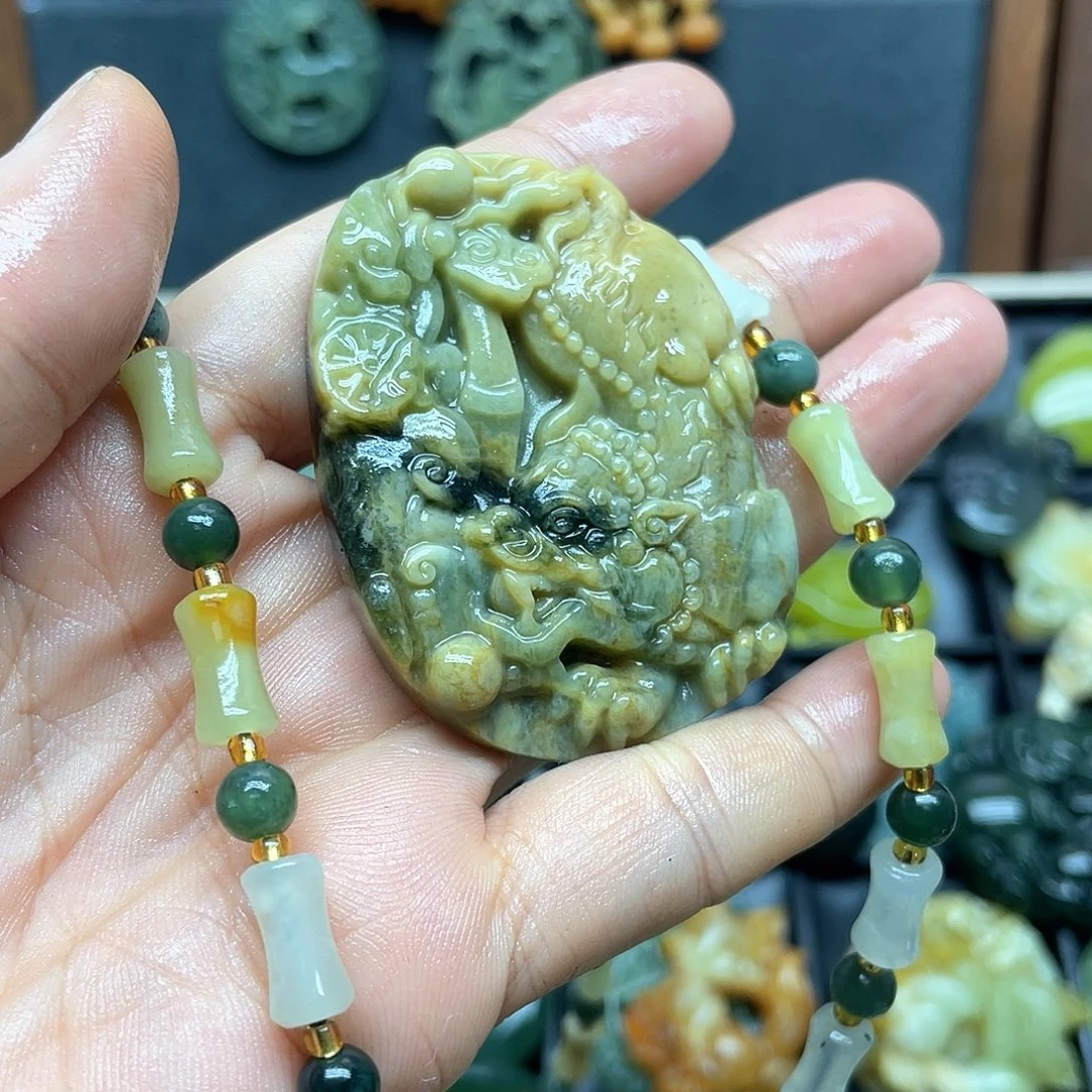穿***期未镶嵌蛇纹石玉颈饰