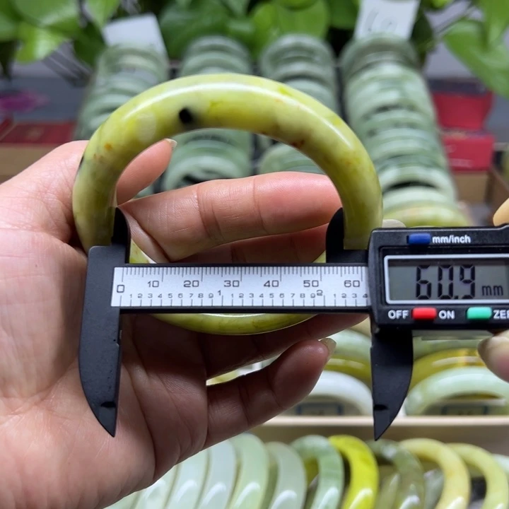 蛇纹石玉未镶嵌手镯9