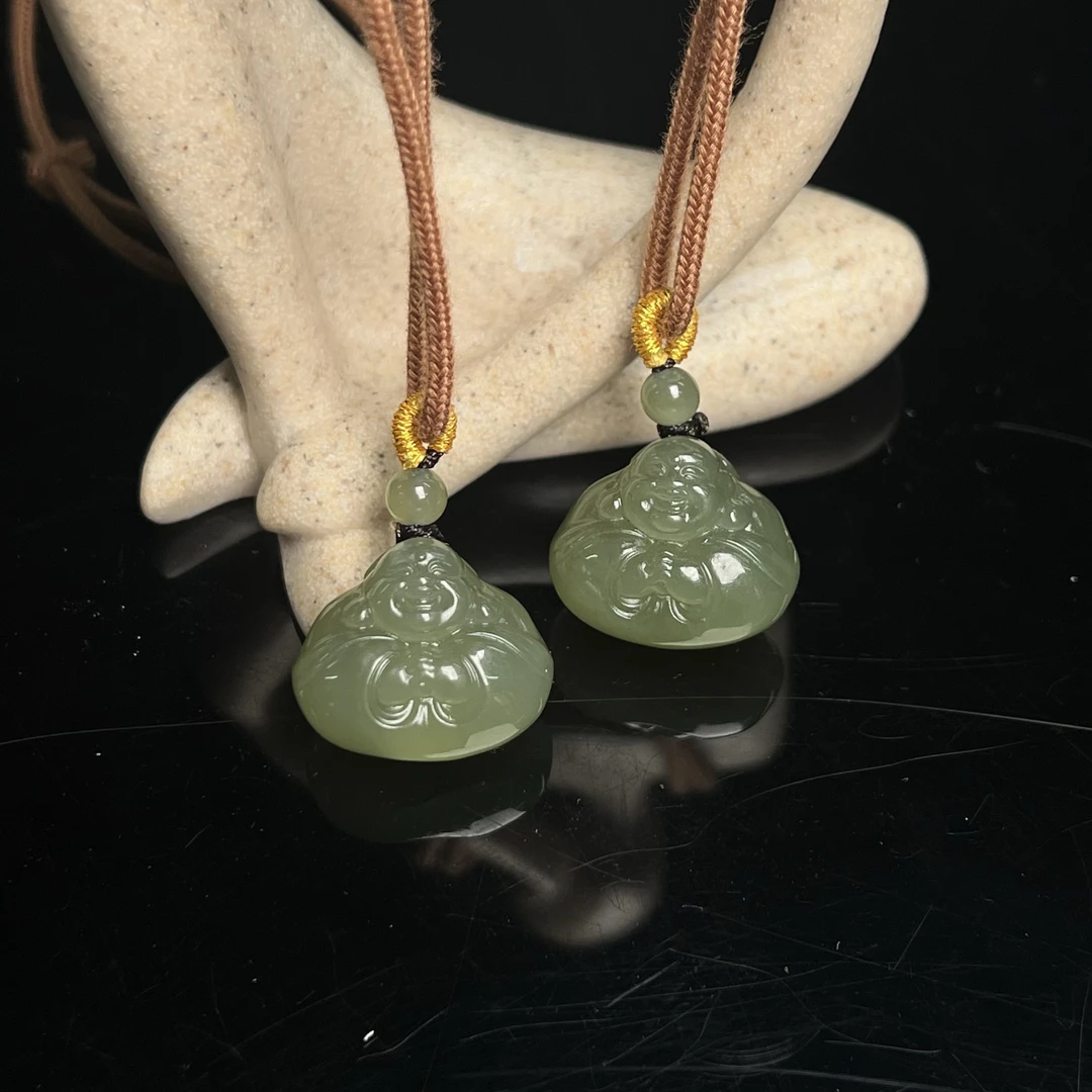 【北野珠宝】天然和田玉抱抱佛吊坠B128H-415多样性发一17x20x11mm