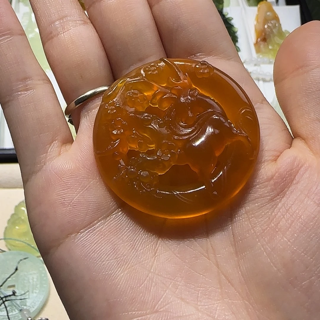 蛇纹石玉未镶嵌颈饰安*?