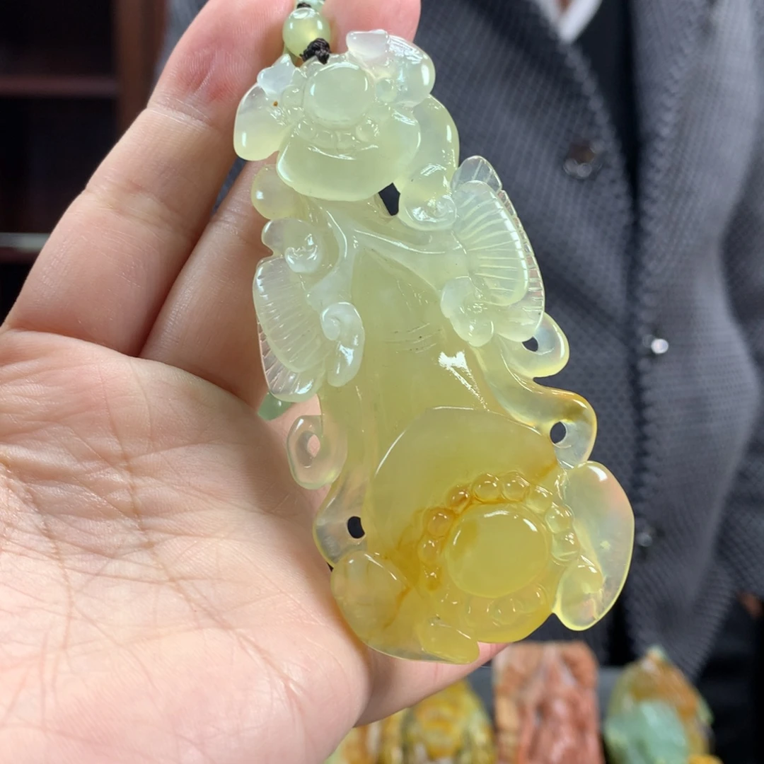 蛇纹石玉未镶嵌颈饰