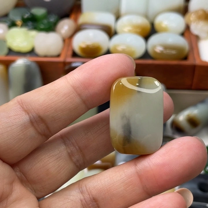 颈饰未镶嵌和田玉