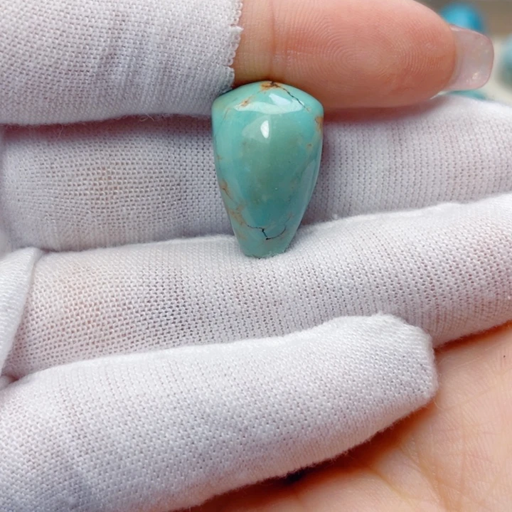 绿松石未镶嵌饰品