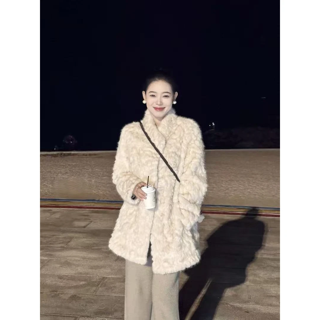 8147 冬季新款韩系高级感立领中长款保暖毛毛外套女