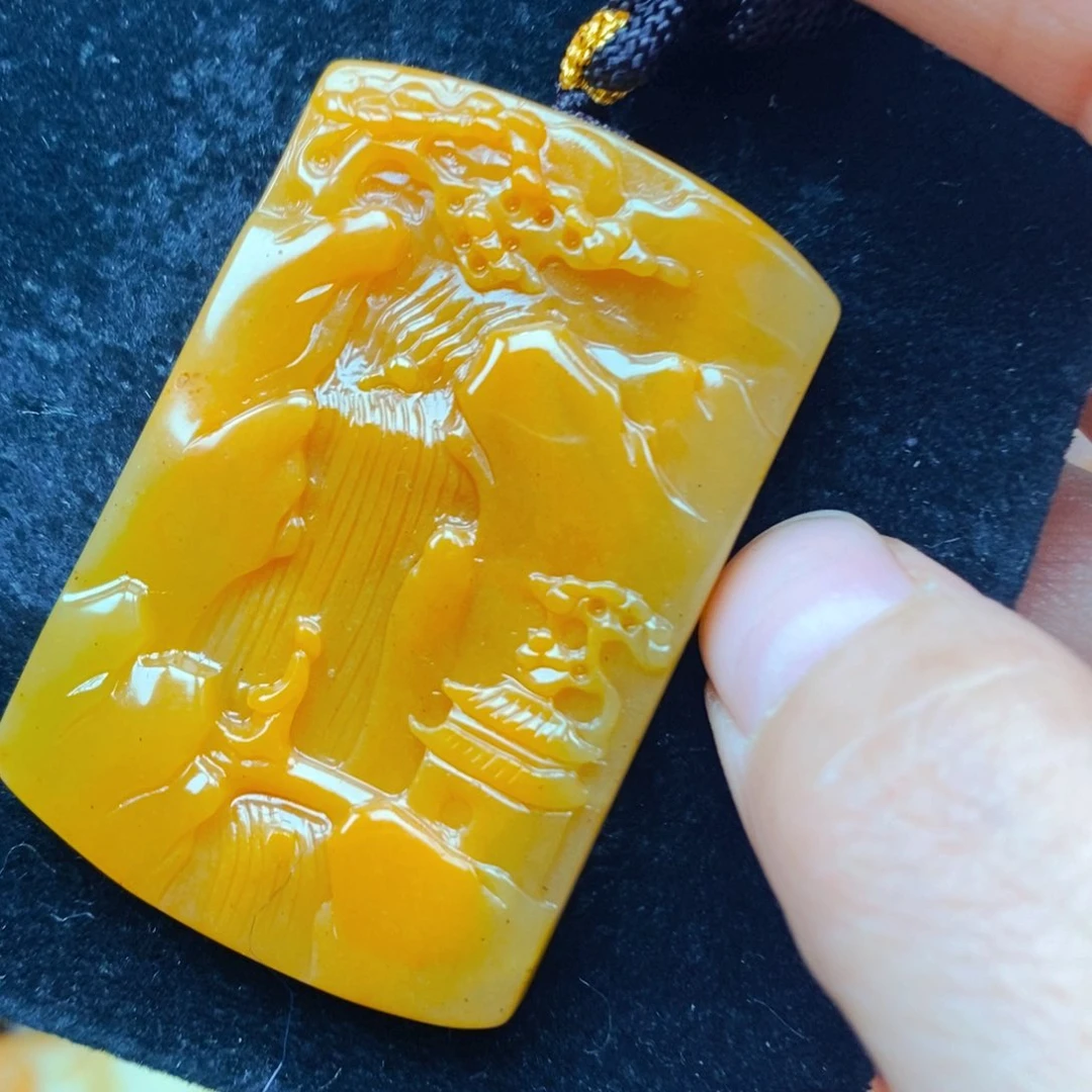 未镶嵌石英质玉（黄龙玉）颈饰