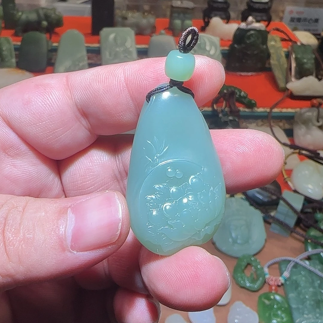 和田玉颈饰未镶嵌糖**心