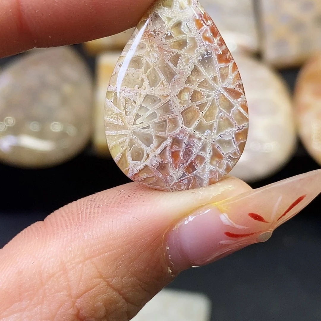 硅化玉颈饰合金阳*
