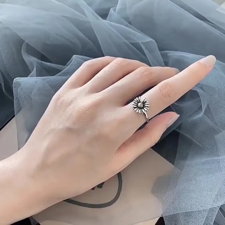 浙饰界 925银戒指 小雏花戒指女生食指戒叠戴风ins小众指环可调节