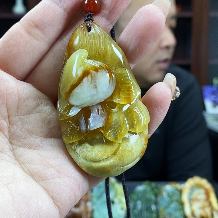 蛇纹石玉吊坠未镶嵌