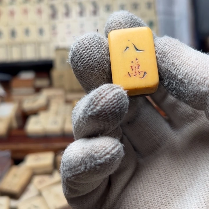 实心竹雕刻手把件