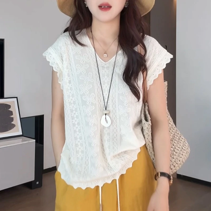 2025年夏季新款设计感V领蝴蝶蕾丝针织衫女士时尚拼接飞飞袖上衣