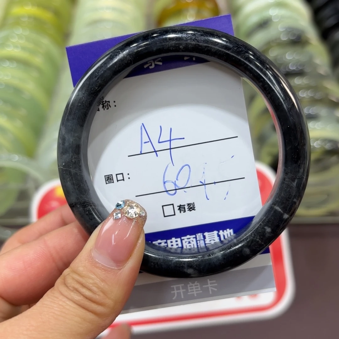 岫玉手镯未镶嵌岫玉