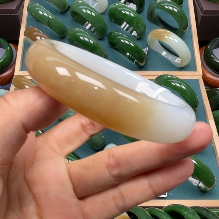 和田玉未镶嵌手镯