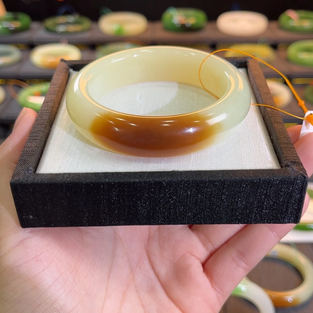 和田玉未镶嵌手镯高品毕业 黄糖