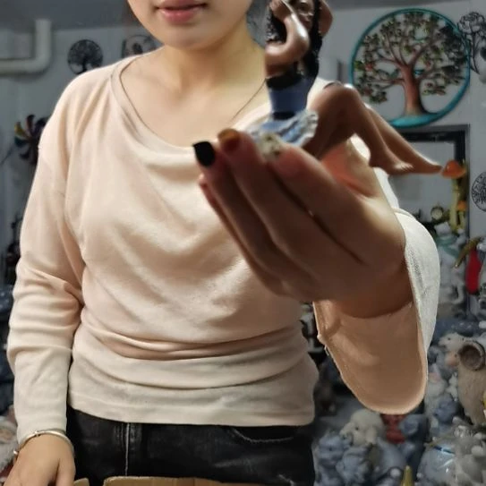 合成树脂美女啦啦啦啦