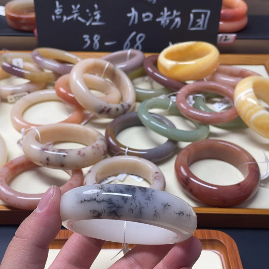 小***单石英质玉未镶嵌手镯