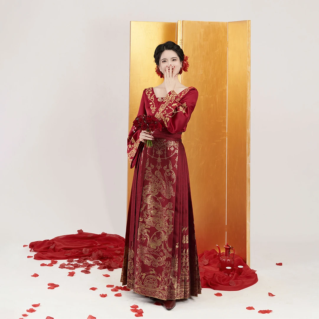 2025新款爆款中式国风新款马面裙汉服敬酒服订婚服新娘服刺绣半身