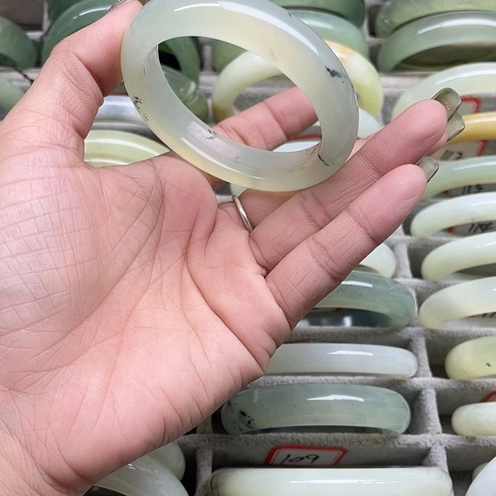 蛇纹石玉未镶嵌手镯87