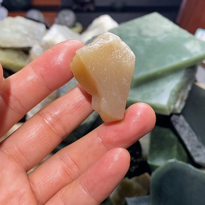 和田玉（糖玉）未镶嵌珠宝奇石