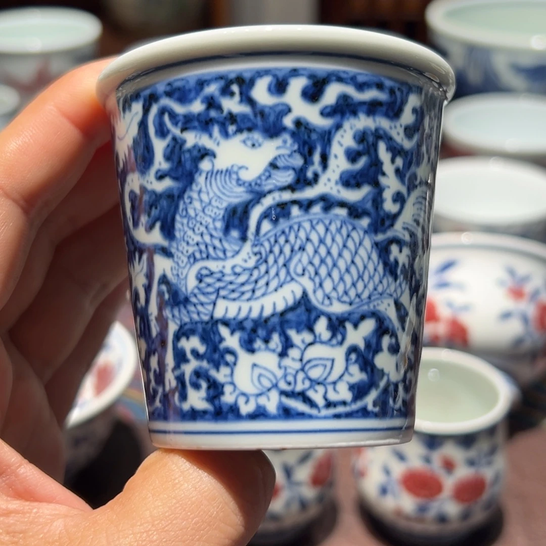 精品青花留白麒麟凤凰小可乐杯口径约7厘米
