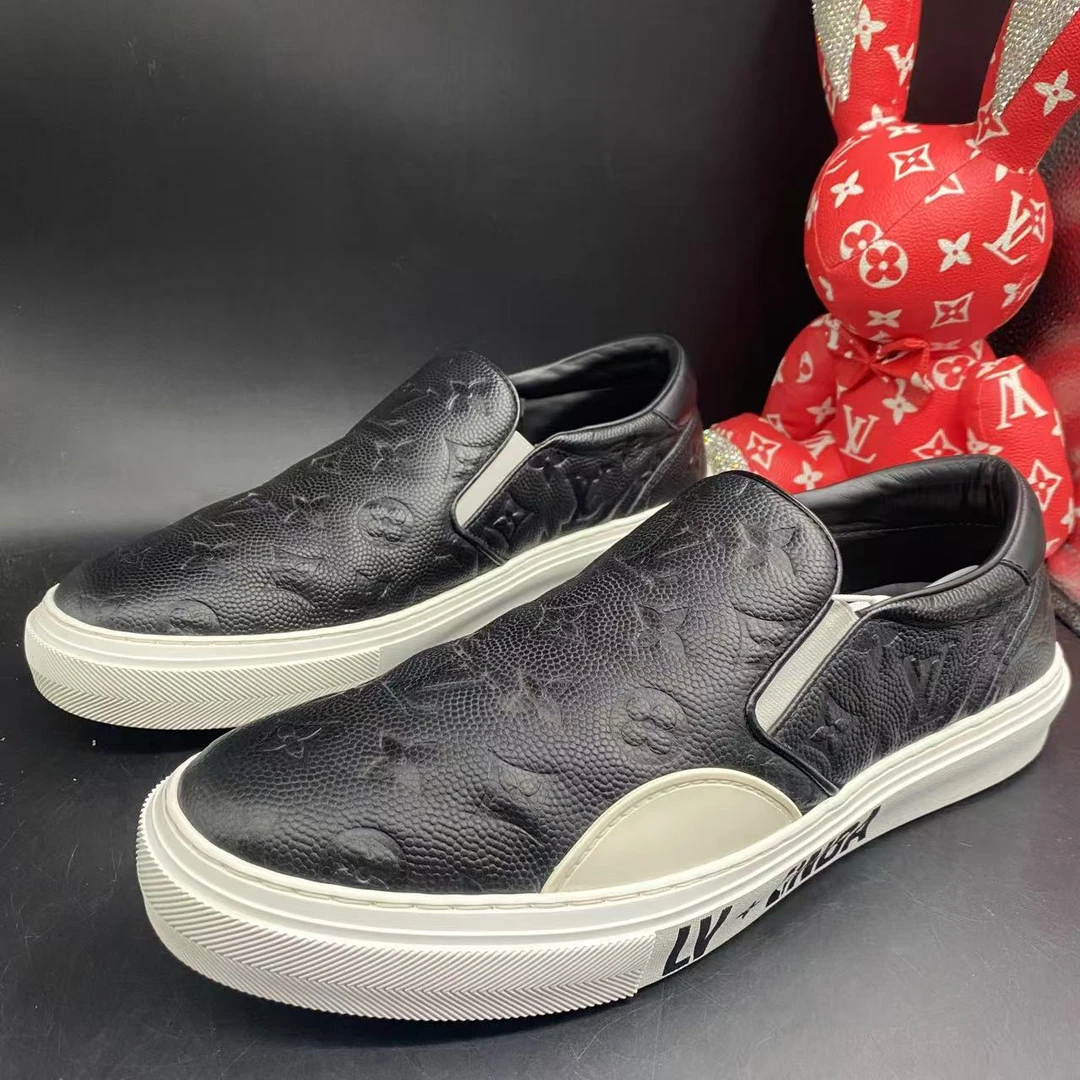 95新 LouisVuitton/路易威登 黑色休闲浮雕老花一脚蹬43码ddm1966