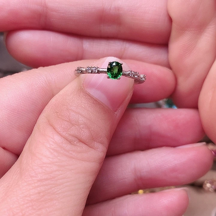 蓝宝石戒指银S925镶嵌可****?