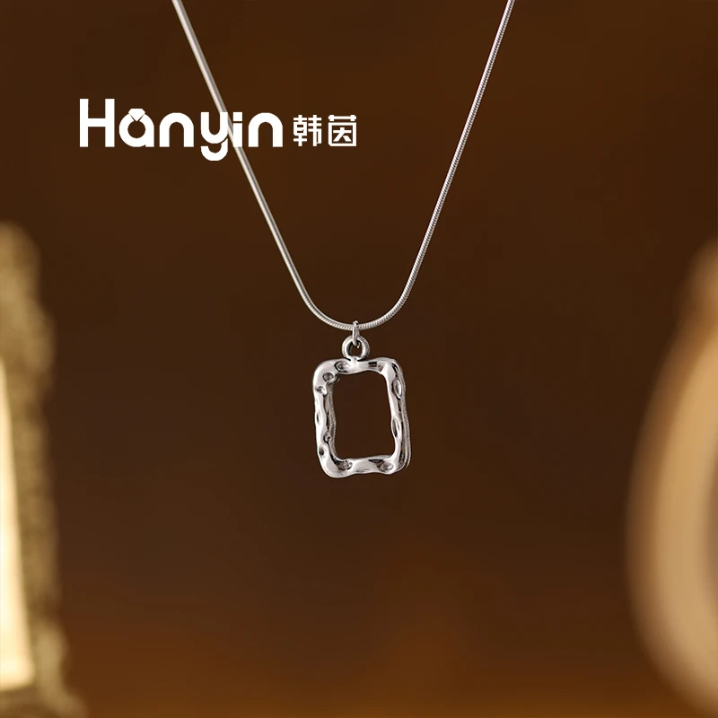 钛钢项链 小众设计时尚百搭简约日常通勤肌理镂空相框项链AAA