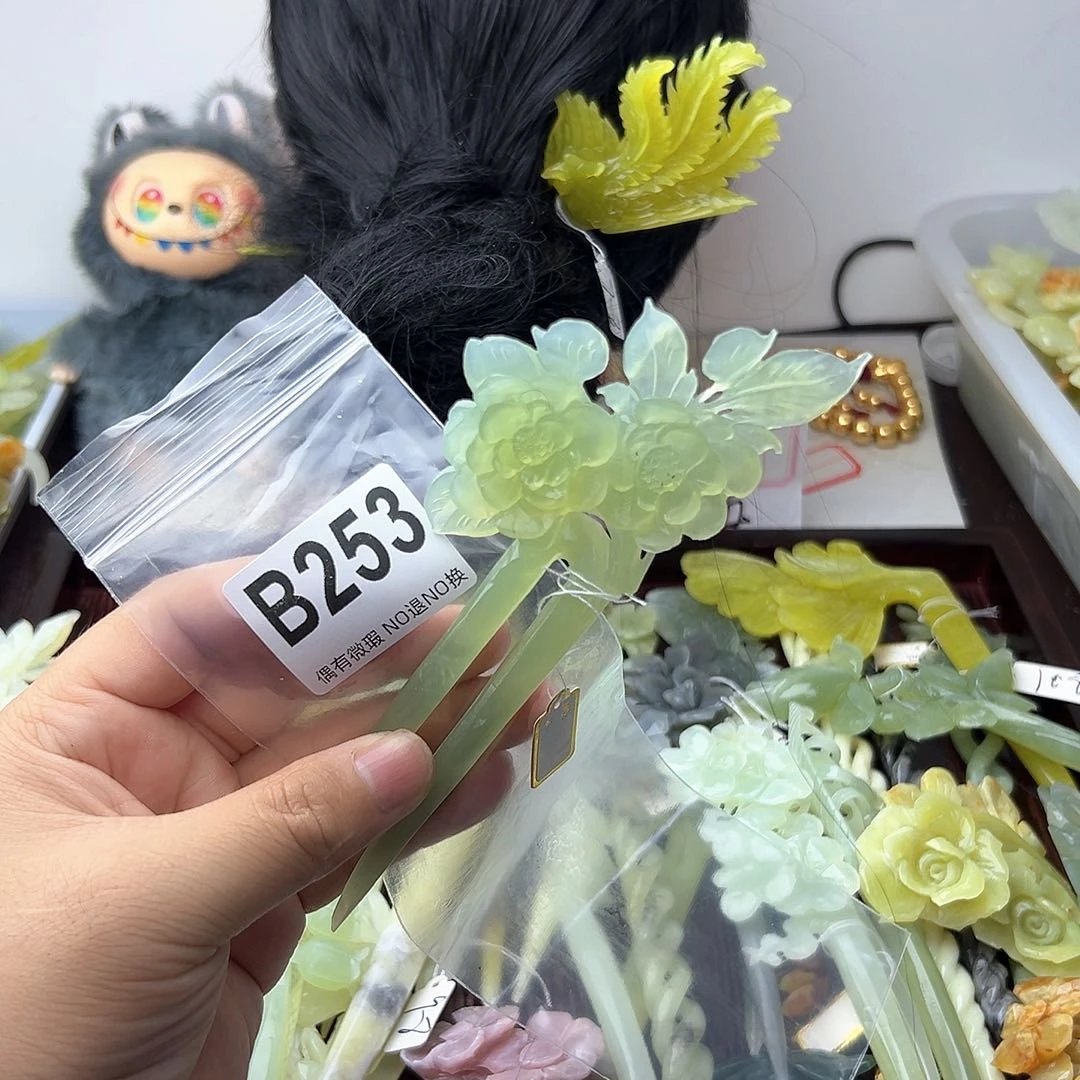 合金蛇纹石玉发饰梅*