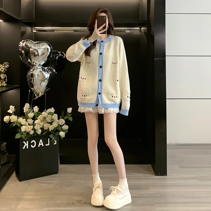甜美单排扣刺绣单排扣毛衣女秋冬大码胖妹妹慵懒风时尚百搭针织衫