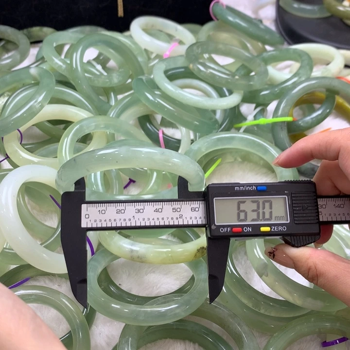 未镶嵌蛇纹石玉手镯56
