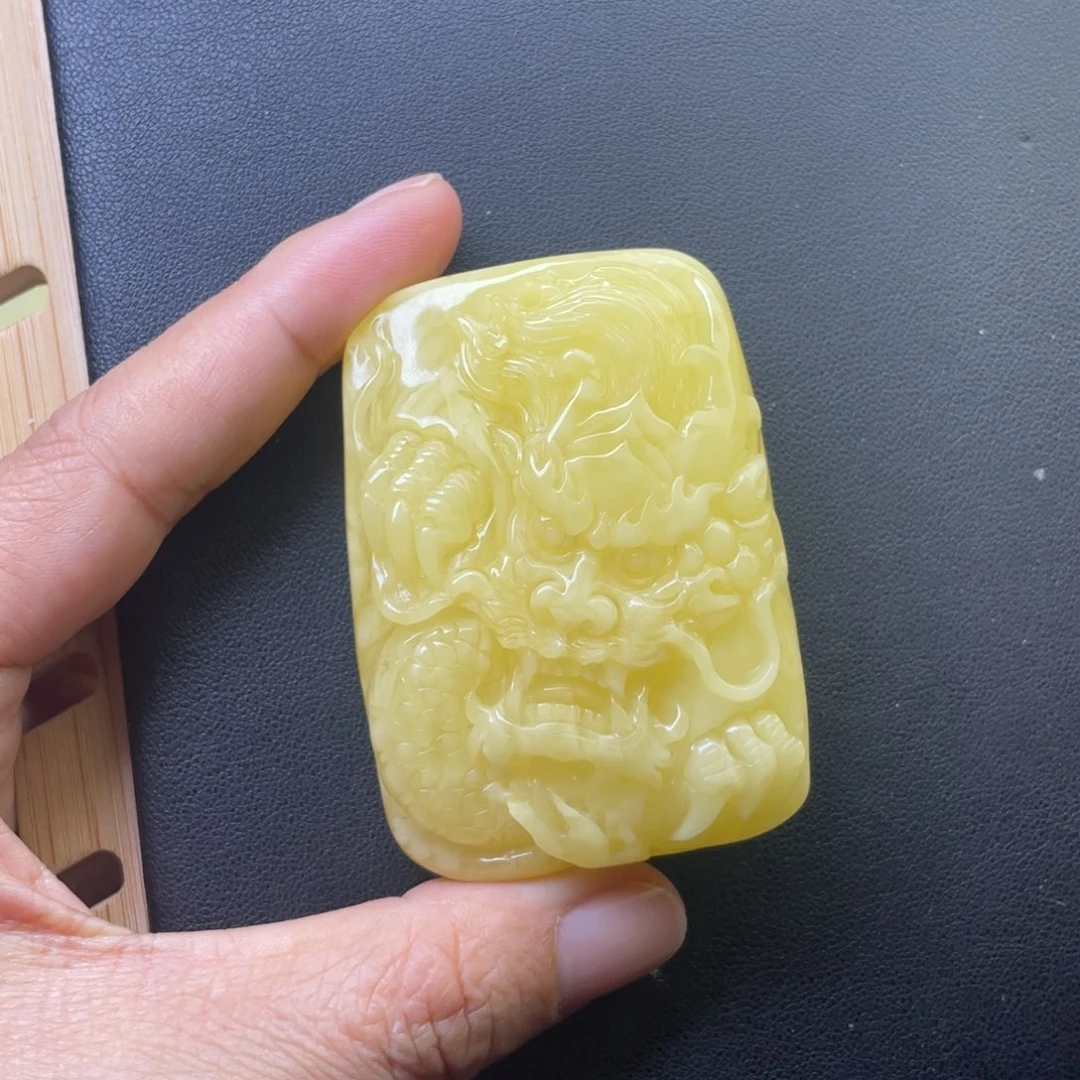 琥珀未镶嵌颈饰天然的琥珀蜜蜡