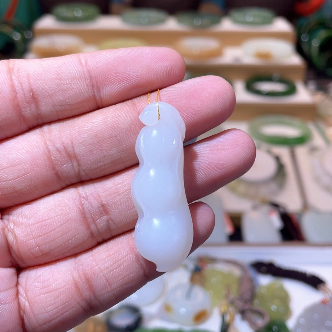 和田玉未镶嵌颈饰收藏级白玉福豆