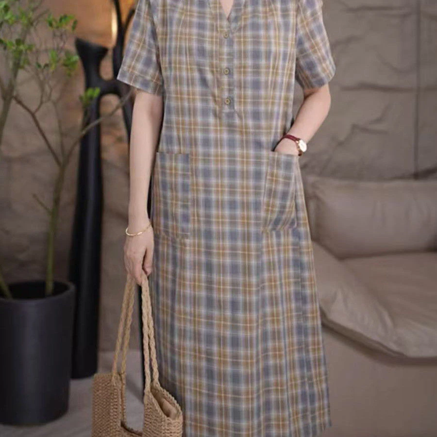 高级感纯棉格子连衣裙女2025夏季薄款宽松大码时尚V领洋气妈妈裙