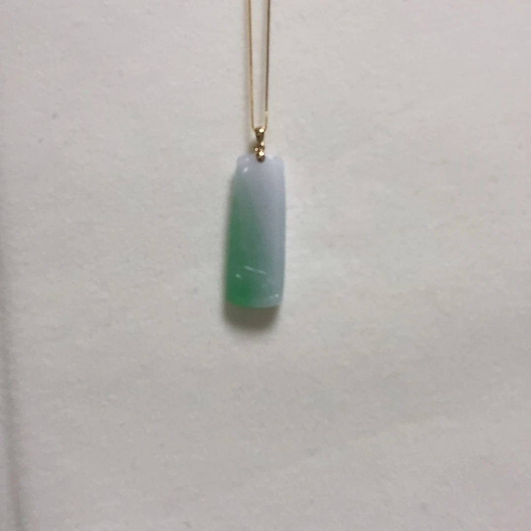 翡翠颈饰18K金镶嵌简单