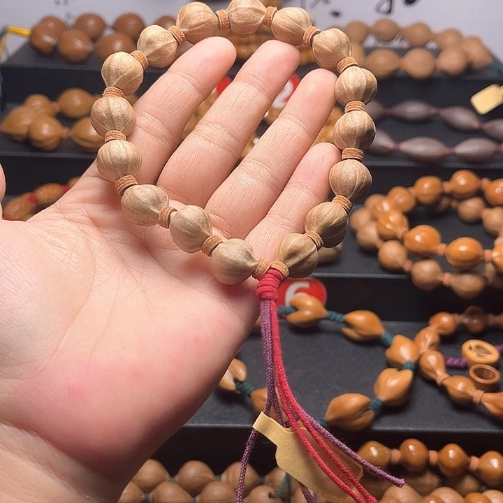 知***进吊坠橄榄核异形 福利 13