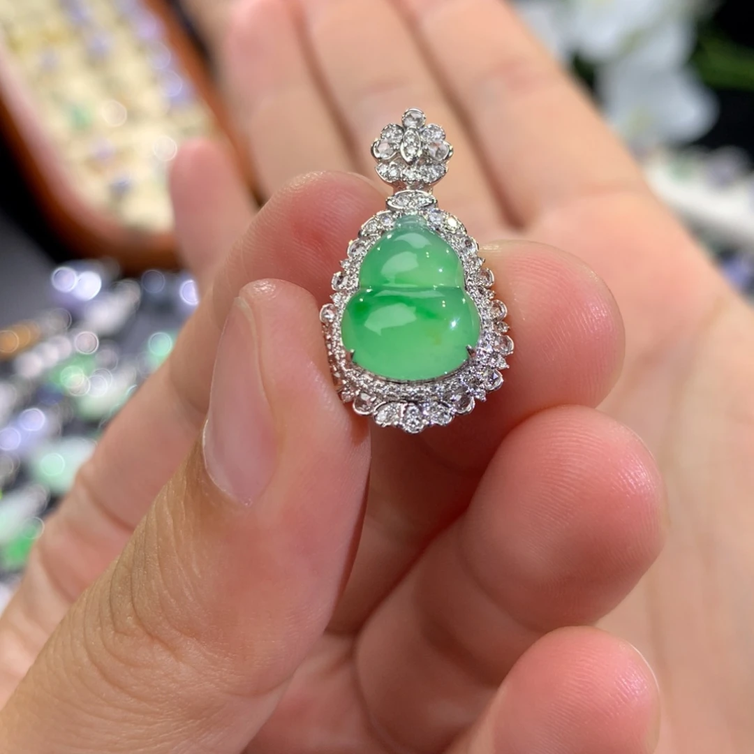 翡翠18K金镶嵌吊坠(不含链)葫芦