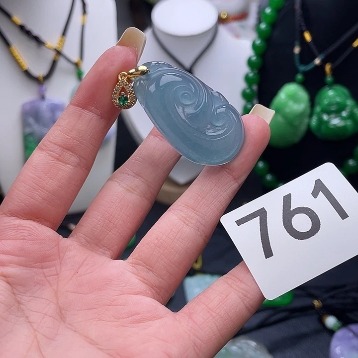 翡翠未镶嵌吊坠(赠链)